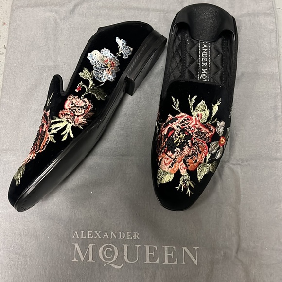 Alexander McQueen Velvet Embroidered Rhinestone Flats/Slipper Size 8 NWT - Picture 4 of 9